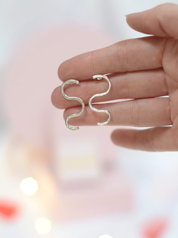 mooki jewellery maxi wiggle earrings silver studs