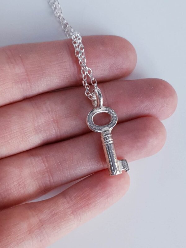 KEY-OF-LIFE-MOOKI-BELCHER-PENDANT-NECKLACE-04