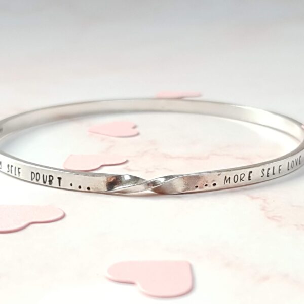 mooki jeweller forget me knot personalised silver bangle