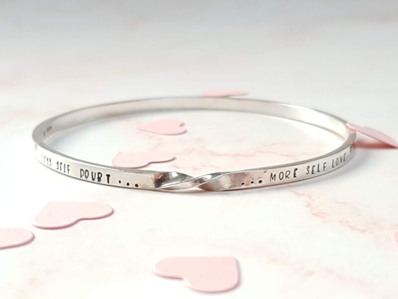 mooki jeweller forget me knot personalised silver bangle