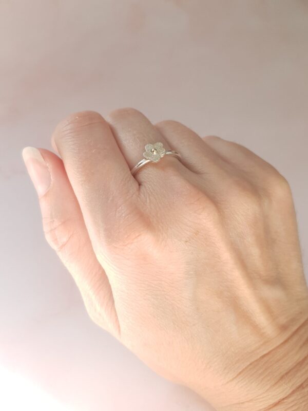 baby bloom ring 9ct gold mooki jewellery silver flower