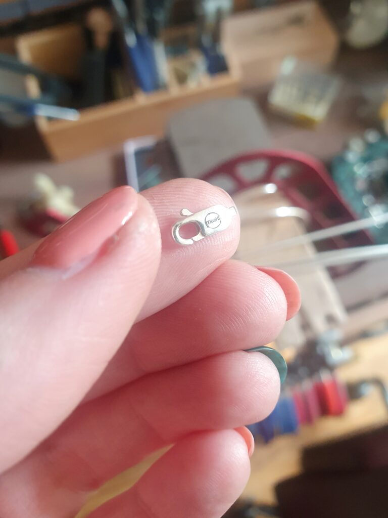 MooKi Tiny Logo Clasp Laser Engraving