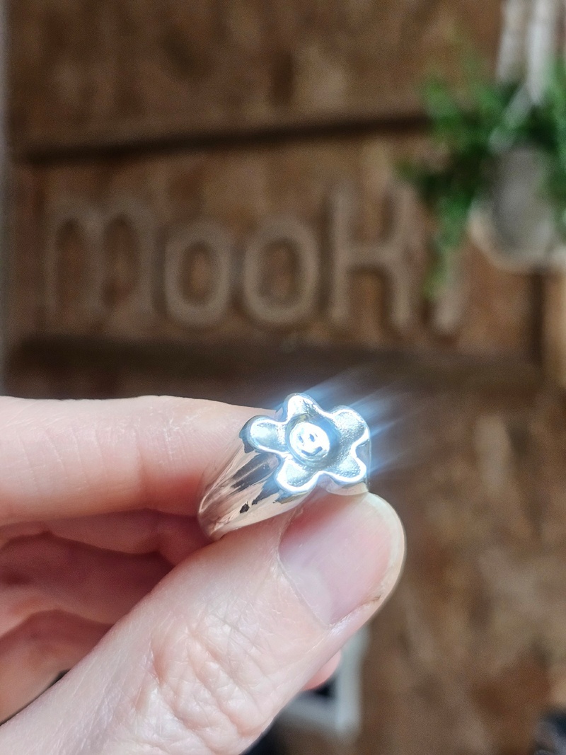 mooki jewellery cleethorpes grimsby wonky flower groovy bloom ring smiley