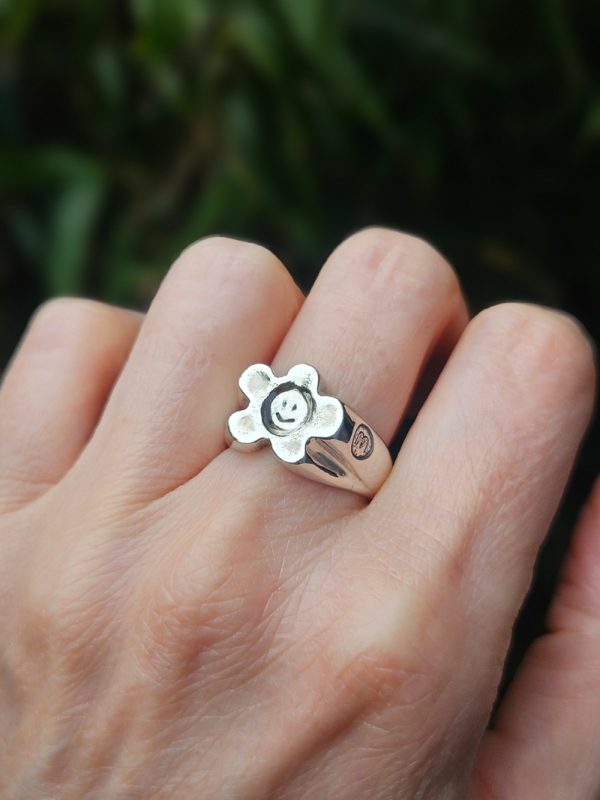 mooki jewellery cleethorpes grimsby wonky flower groovy bloom ring smiley